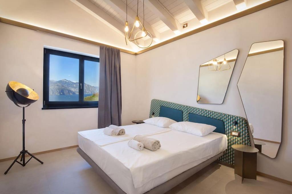 Villa Divina - Apt Divina Con Piscina E Vista Lago Кастелето ди Бренцоне Екстериор снимка