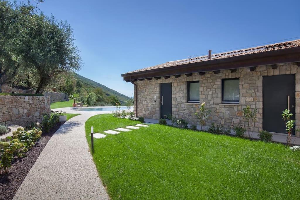 Villa Divina - Apt Divina Con Piscina E Vista Lago Кастелето ди Бренцоне Екстериор снимка