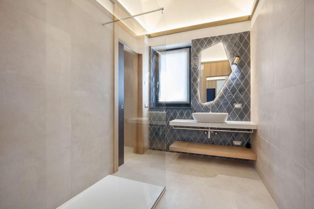 Villa Divina - Apt Divina Con Piscina E Vista Lago Кастелето ди Бренцоне Екстериор снимка