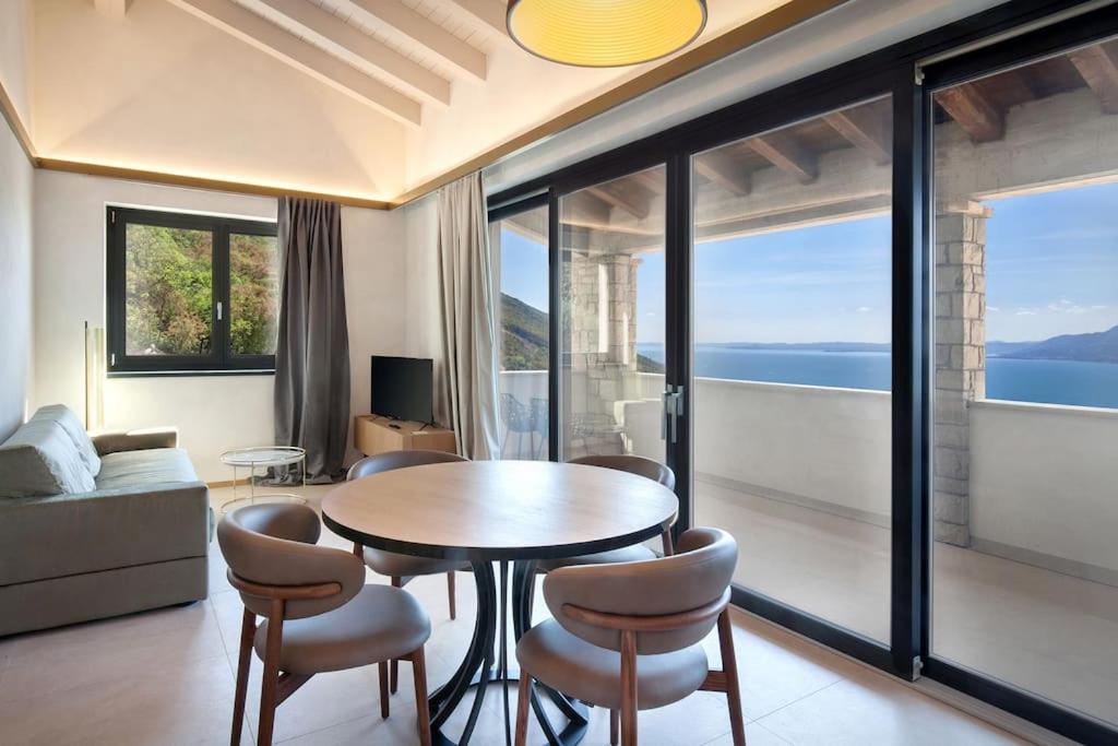 Villa Divina - Apt Divina Con Piscina E Vista Lago Кастелето ди Бренцоне Екстериор снимка